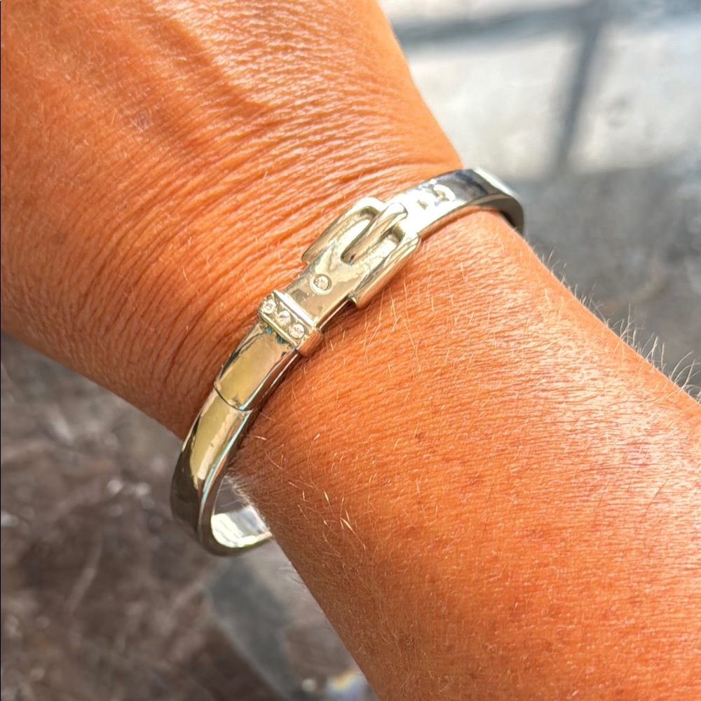 Elegant Silver Buckle Bracelet